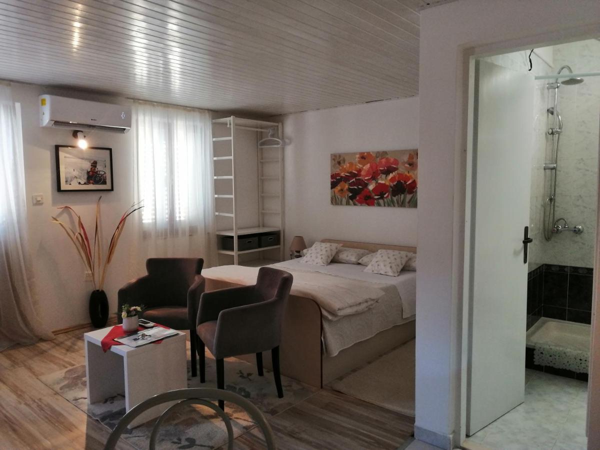 Studio Apartments Kuljis Vis Extérieur photo