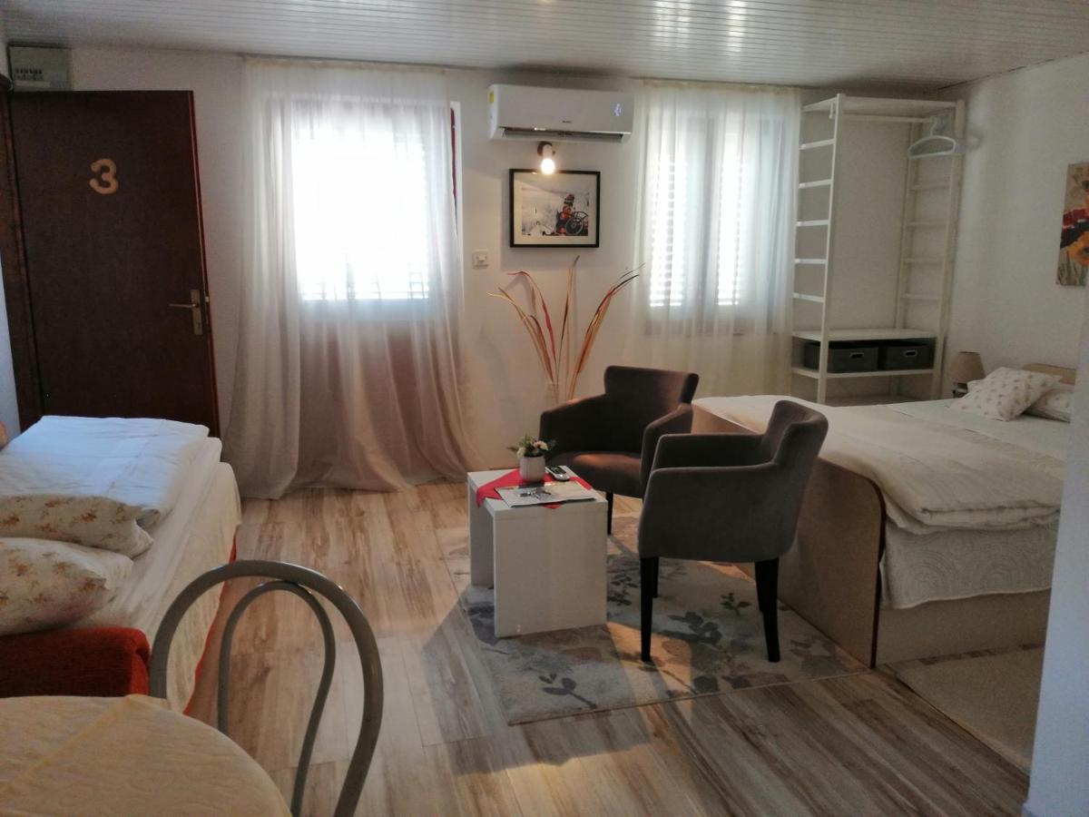 Studio Apartments Kuljis Vis Extérieur photo