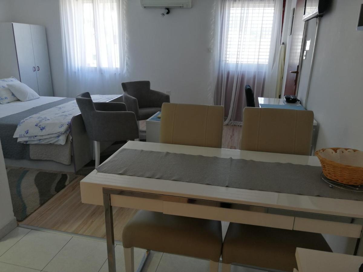 Studio Apartments Kuljis Vis Extérieur photo