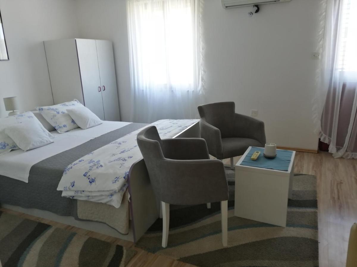 Studio Apartments Kuljis Vis Extérieur photo