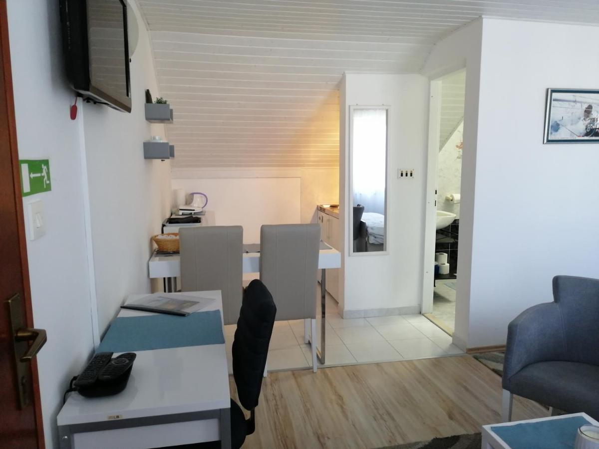 Studio Apartments Kuljis Vis Extérieur photo