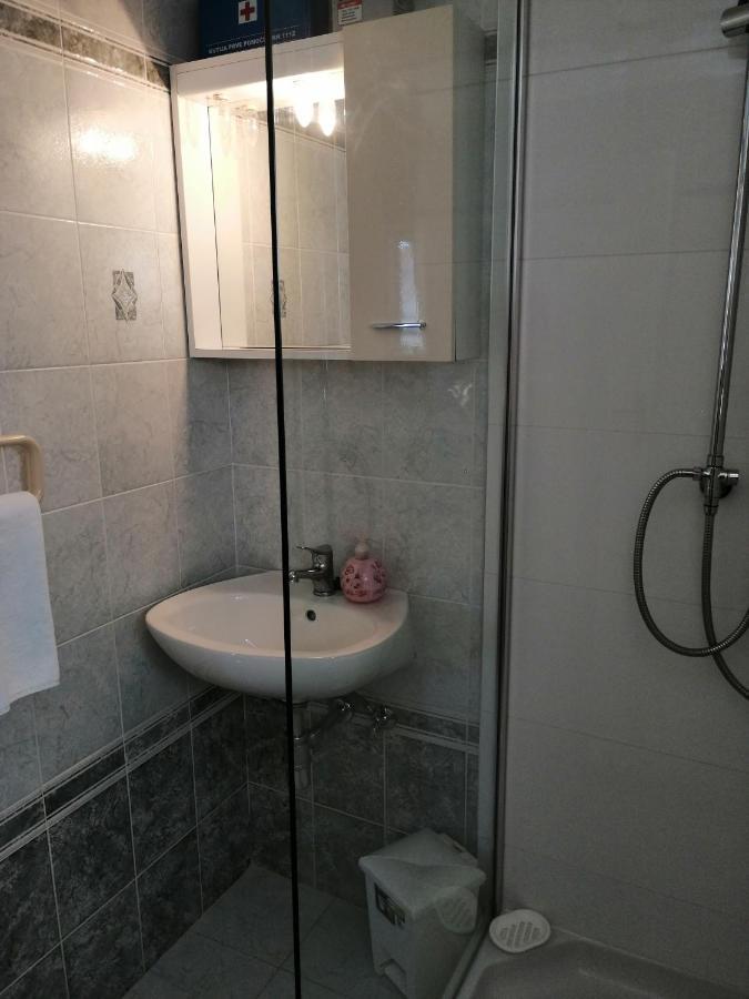 Studio Apartments Kuljis Vis Extérieur photo