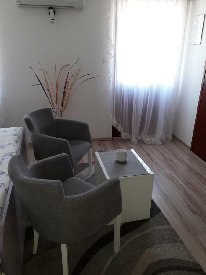 Studio Apartments Kuljis Vis Extérieur photo