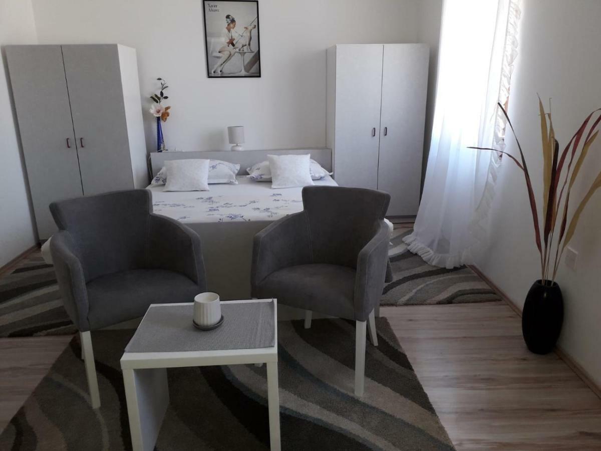 Studio Apartments Kuljis Vis Extérieur photo